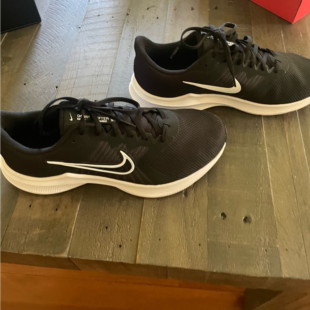 Mens Size 11 Downshifter running sneakers-never worn